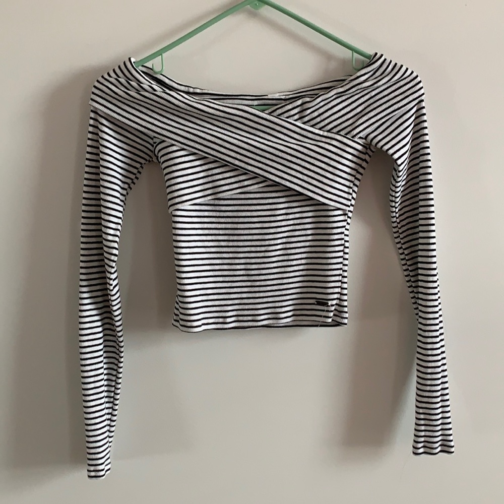 new hollister juniors long sleeve top